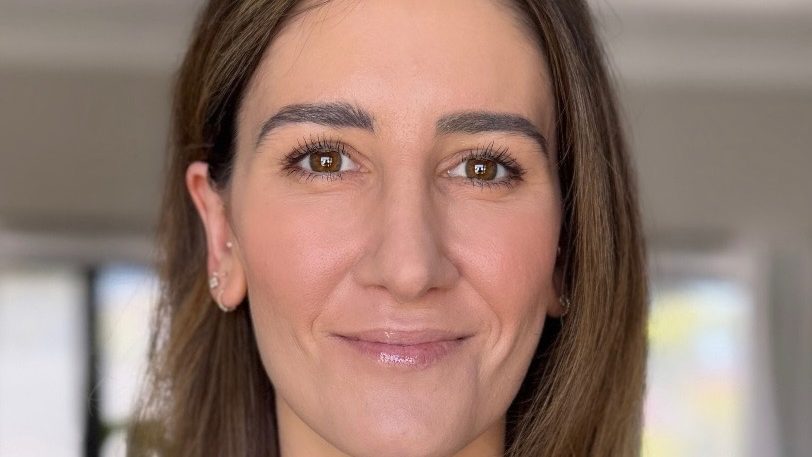 70-jarige Hilda jaagt haar Broadway-droom na in nieuwe CBS-serie