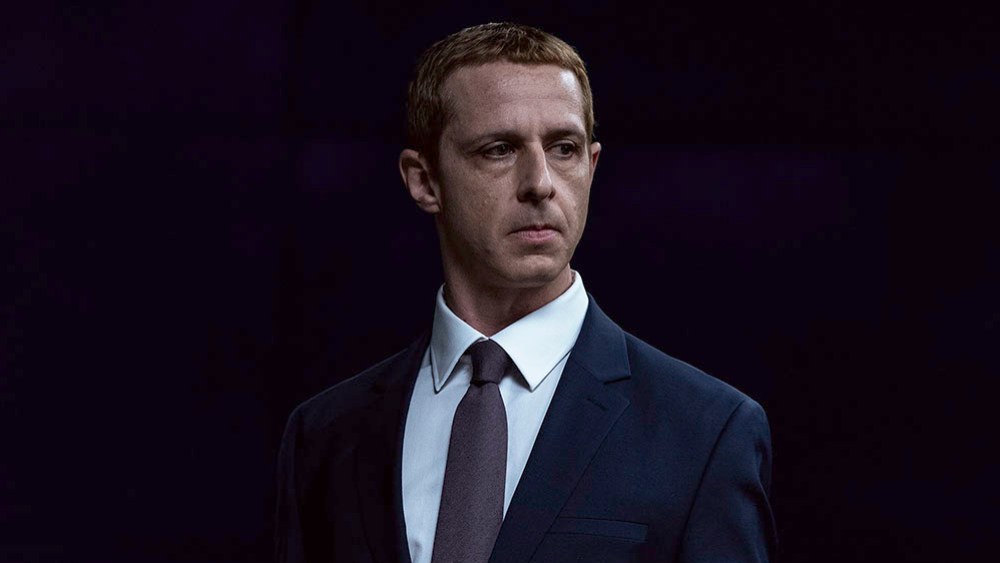 Jeremy Strong gaat volledig ‘method’ als Mark Zuckerberg in The Social Reckoning