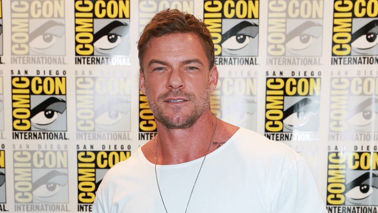 Reacher-ster Alan Ritchson in vizier voor hoofdrol in grootschalige Helldivers-verfilming