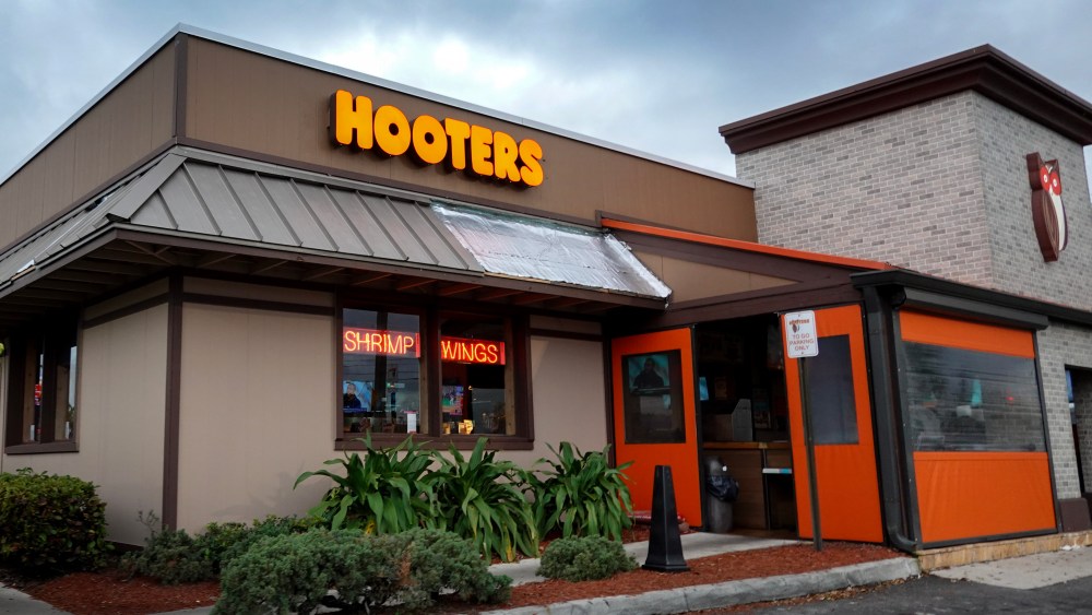 Van kippenvleugels naar het witte doek: Hooters krijgt eigen film