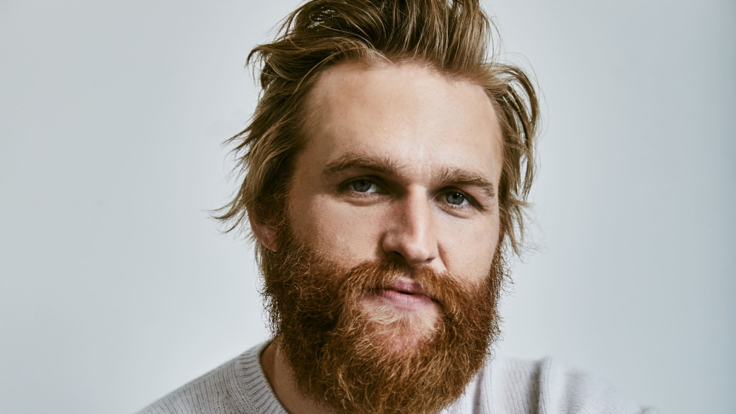 Wyatt Russell vervoegt Asa Butterfield in de absurde komedie Happy